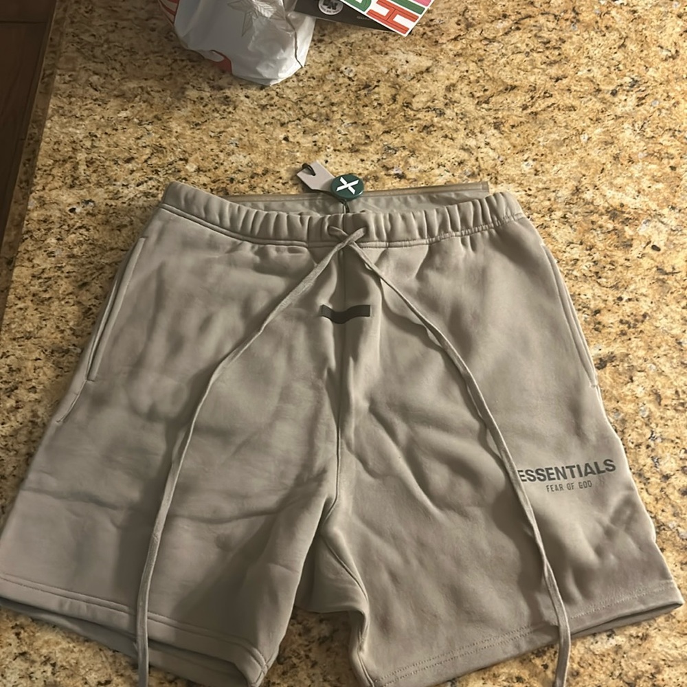 Fear of God essentials shorts (SS21) Moss/Goat unisex, medium stock at verified
